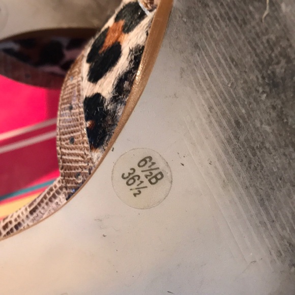 Leopard print pony hair BCBG heels - Picture 7 of 7